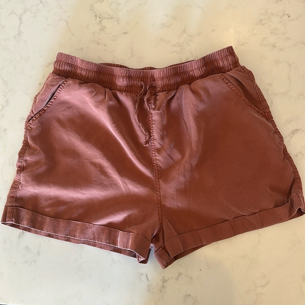 Terra cotta color elastic waist shorts with pockets.